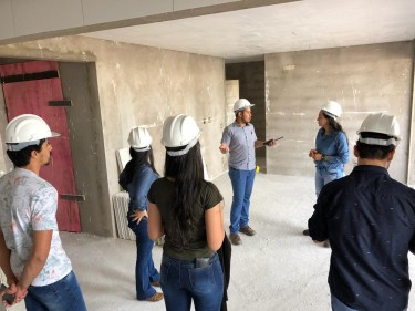 Estudantes realizam visita técnica na obra do Planet Consciente Garden