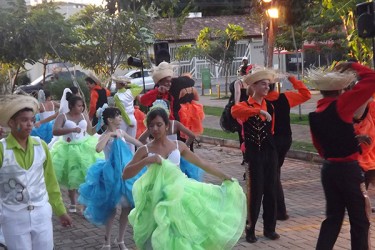 Sábado junino na Praça Consciente